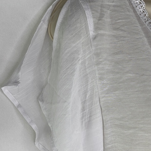 Counterparts White Lace V-Neck Split Flutter Sleeve Top - Picture 3 of 4